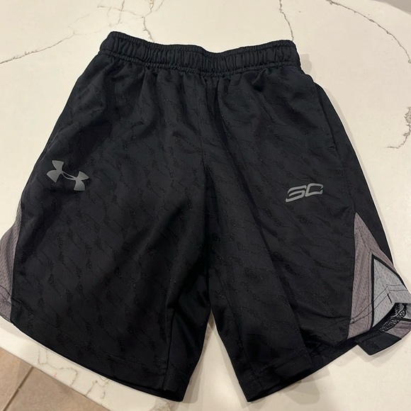 Boys Under Armour shorts size Small - Picture 1 of 8